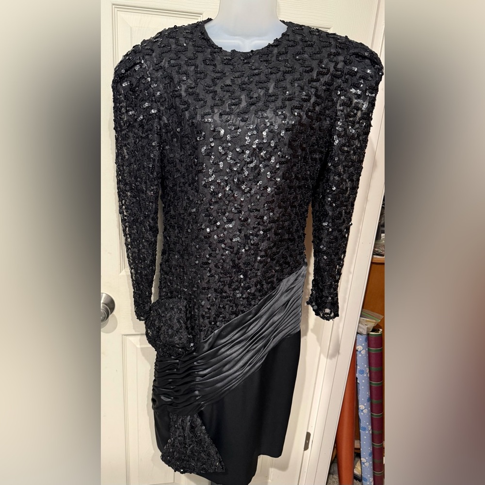Elegant VTG Evenings by Raul Blanco Black Sequin Formal Dress